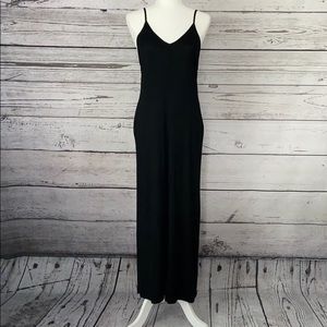 Black Pocket V-neck Maxi Dress.